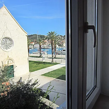 Rosemary Trogir
